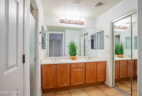 8154 Painted Feather Dr, Tucson AZ  85743-7418 exterior