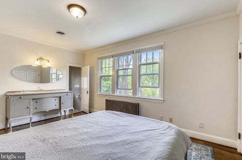 7426 Piney Branch Rd, Silver Spring MD 20901-4352 exterior