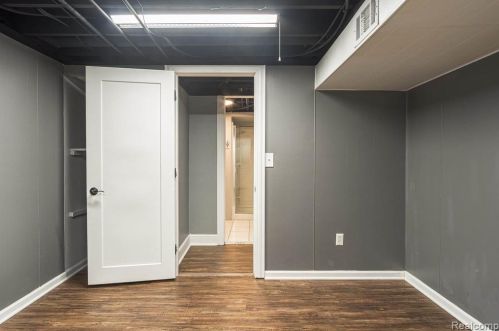 529 Rewold Dr, Rochester MI  48307-2232 exterior