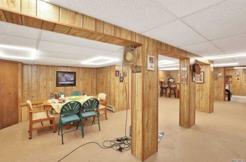 42 Cross Bow Ln, Commack NY 11725-1204 exterior