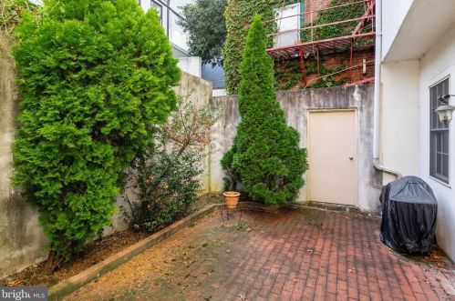 124 Bainbridge St, Philadelphia PA 19147-1866 exterior