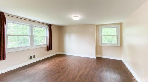 54 Morgan Dr, Edison NJ 08817-3520 exterior