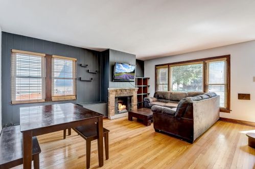 10724 Artesian Ave, Chicago, IL 60655-1220