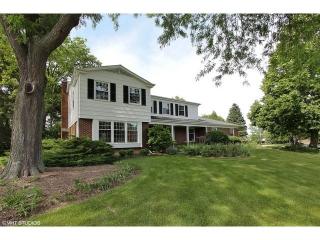 1447 Shore Ct, Hoffman Estates IL  60010-3539 exterior