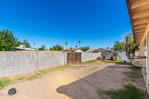 3340 Desert Cv Ave, Phoenix AZ 85028-3514 exterior