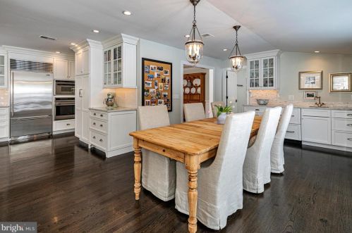 6 Alta Vista Dr, Princeton NJ 08540-7429 exterior