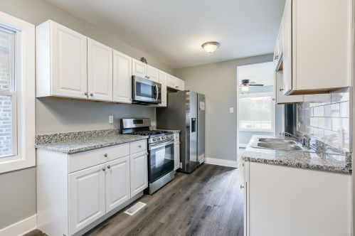 9132 Saginaw Ave, Chicago IL  60617-4150 exterior