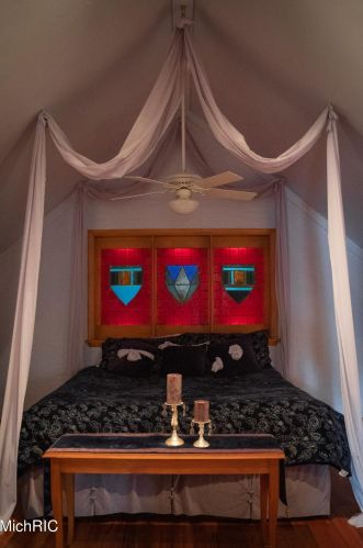 4206 Lk Frst Dr, Kalamazoo MI 49008-3309 exterior