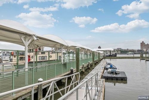 1055 River Rd, Edgewater NJ  07020-1364 exterior