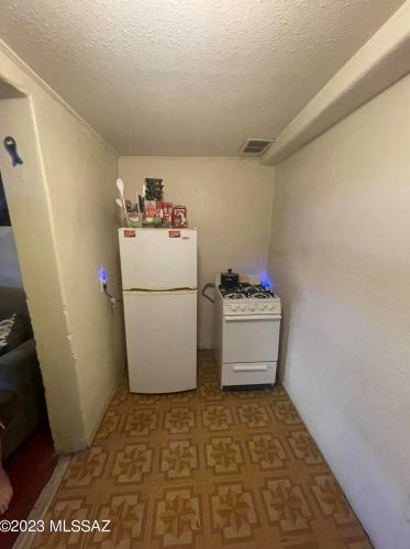 430 6 St, Tucson AZ 85716-4408 exterior