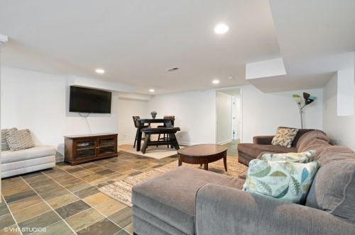 3705 Magnolia Ave, Chicago IL 60660-1496 exterior