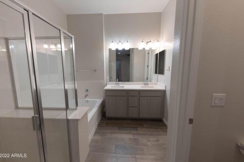 3033 37th Way, Phoenix AZ  85018-2219 exterior