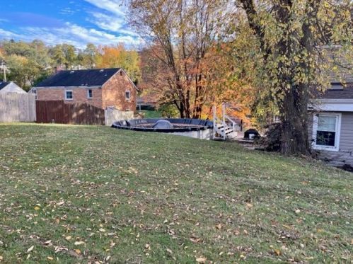 404 Middle St, Pittsburgh PA 15227-3844 exterior