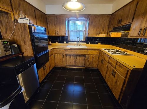 7114 Artesian Ave, Chicago, IL 60629-1426