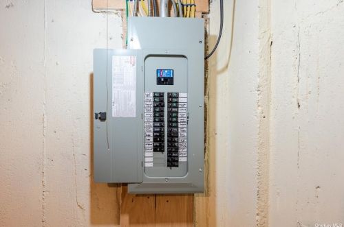 426 Corona Ave, Valley Stream NY  11580-2662 exterior