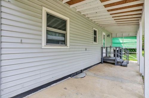 4306 Blacks Rd, Hebron OH 43025-9016 exterior