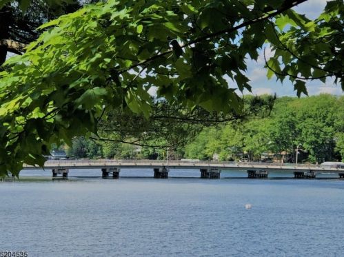 431 Lakeside Blvd, Hopatcong NJ 07843-1650 exterior