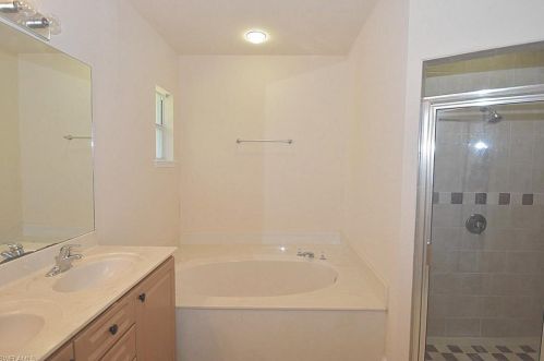 2820 18 Ave, Naples FL 34120-5609 exterior