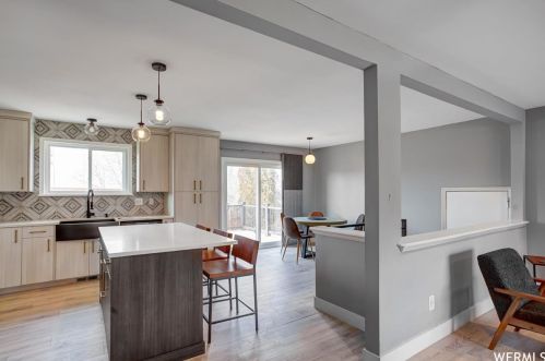 11104 Londonderry Dr, Sandy UT 84070 exterior