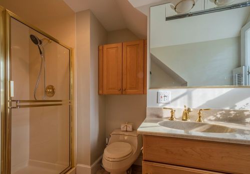 544 Quinobequin Rd, Newton MA 02468-2129 exterior