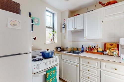 903 Beacon St, Boston MA exterior