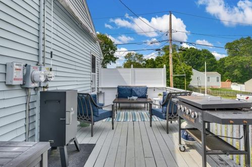 19 Dl Dr, Milford CT 06461-1908 exterior