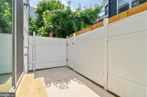 854 Leithgow St, Philadelphia PA 19123-2127 exterior