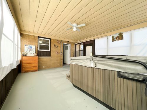 1029 Leith Ave, Waukegan IL 60085-2545 exterior