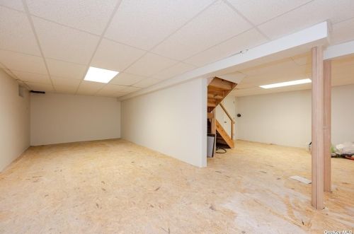 22 Long Acre Ln, Huntington Station NY 11746-7926 exterior