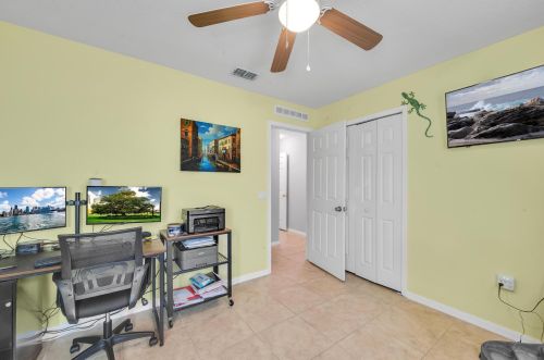 211 Kestor Dr, Fort Pierce FL 34953-5426 exterior