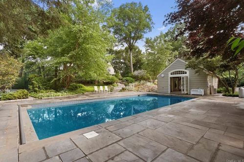 10 Frog Rock Rd, Armonk, NY 10504-1012