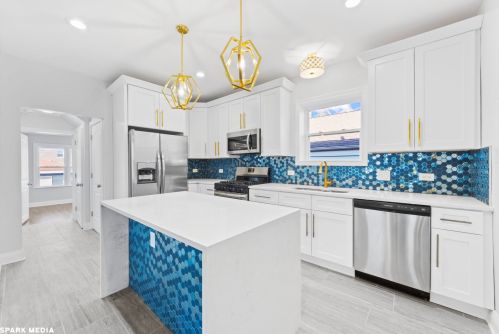 8450 Euclid Ave, Chicago IL 60617-2260 exterior