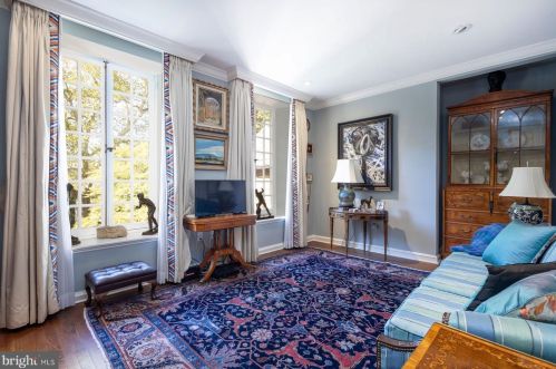 42 Bells Ml Rd, Philadelphia PA 19128-1007 exterior