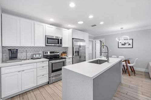 683 102 Ave, Naples FL 34108-3213 exterior