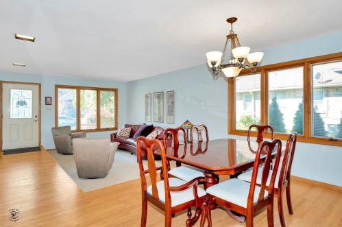 127 Grantley Ave, Elmhurst IL 60126-2362 exterior