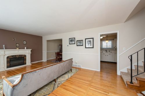 932 Yorkshire Ln, Bull Valley, IL 60014-7635