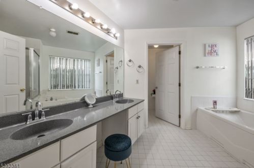 903 Evergreen Ct, Whippany NJ exterior