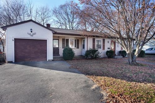 63 Westcott Ave, Providence, RI 02909-5528