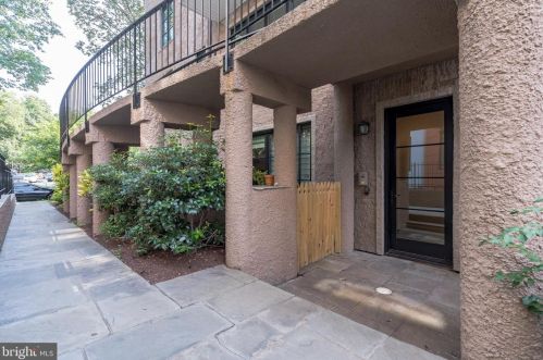 4004 Edmunds St, Washington DC  20007-1296 exterior