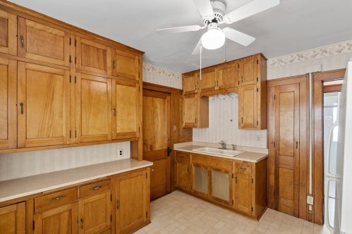 2233 63, Milwaukee WI 53213-1558 exterior