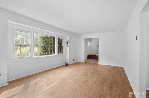 30 Brookside Rd, Edison NJ  08817-4674 exterior