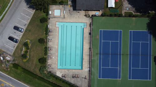 8388 Lake Dr, Lithonia GA  30039-5724 exterior