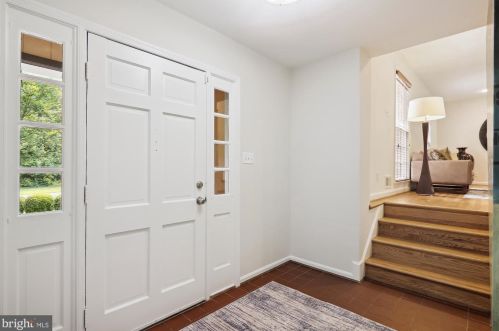 2277 Dunster Ln, Rockville, MD 20854-6112