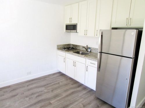 1867 Kaioo Dr, Honolulu, HI 96815-1069