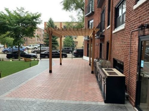 7645 Sheridan Rd, Chicago IL  60626-1345 exterior