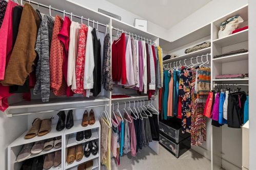 2332 Divot Dr, Saint Louis MO 63131-3240 exterior