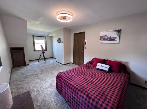 7376 Potomac Ave, Milwaukee WI 53222-2024 exterior