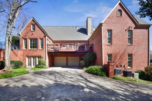 310 Berwicke Cmn, Atlanta GA 30342-2856 exterior