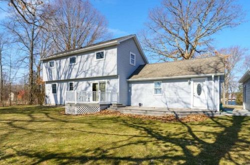 45551 Peninsula Dr, Grand Junction MI 49056-9462 exterior