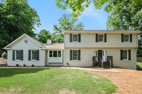 250 Abington Dr, Atlanta, GA 30328-1268